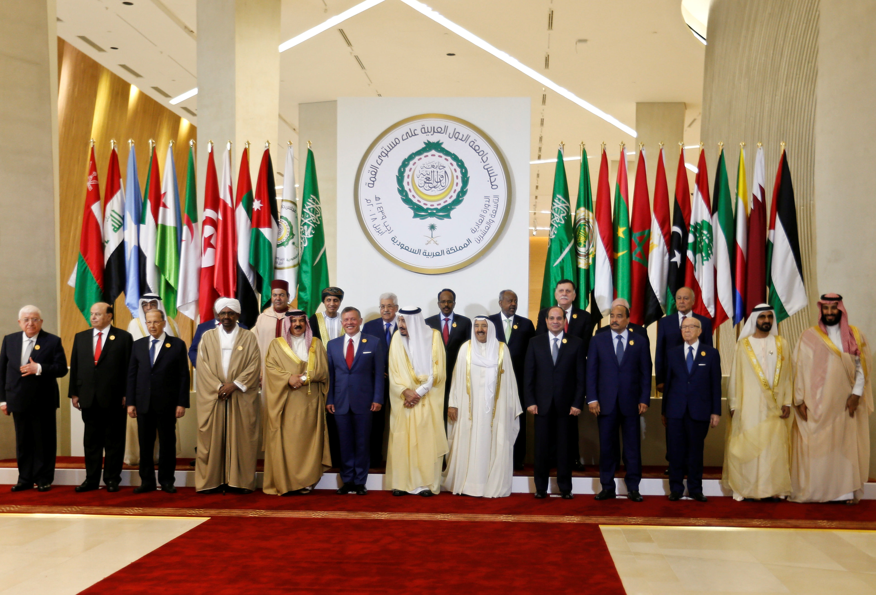 La cumbre de la Liga Árabe se abre en Arabia Saudí con críticas a Irán (Fotos)