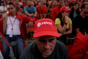 La crisis provoca estampida de trabajadores en la golpeada Pdvsa