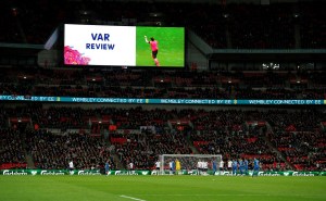 Incidentes resueltos con VAR serán mostrados en pantallas gigantes de estadios durante el Mundial