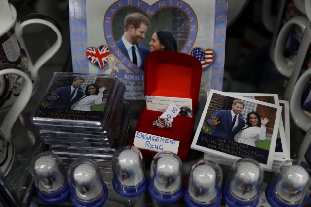 Souvenirs featuring Britain's Prince Harry and his fiancee Meghan Markle sit on display in a shop near Windsor Castle in Windsor, Britain, April 1, 2018. Picture taken April 1, 2018. REUTERS/Simon Dawson