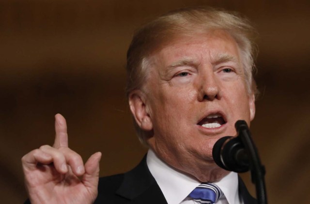El presidente de Estados Unidos, Donald Trump, en una rueda de prensa en Palm Beach, abr 18, 2018. REUTERS/Kevin Lamarque