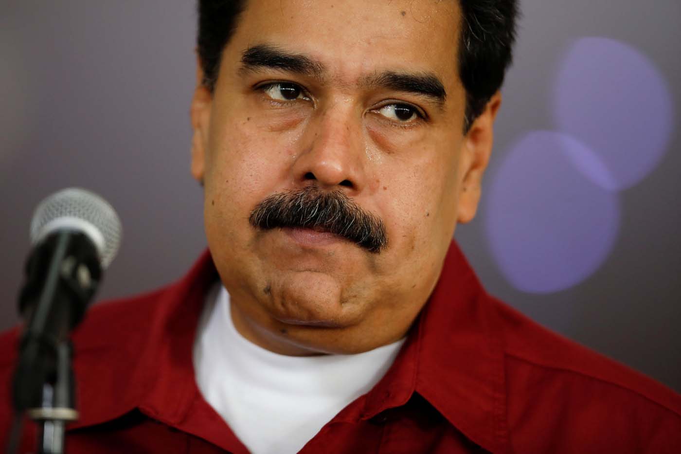 Moisés Naím desmonta, una a una, las afirmaciones del artículo de Nicolás Maduro en El País
