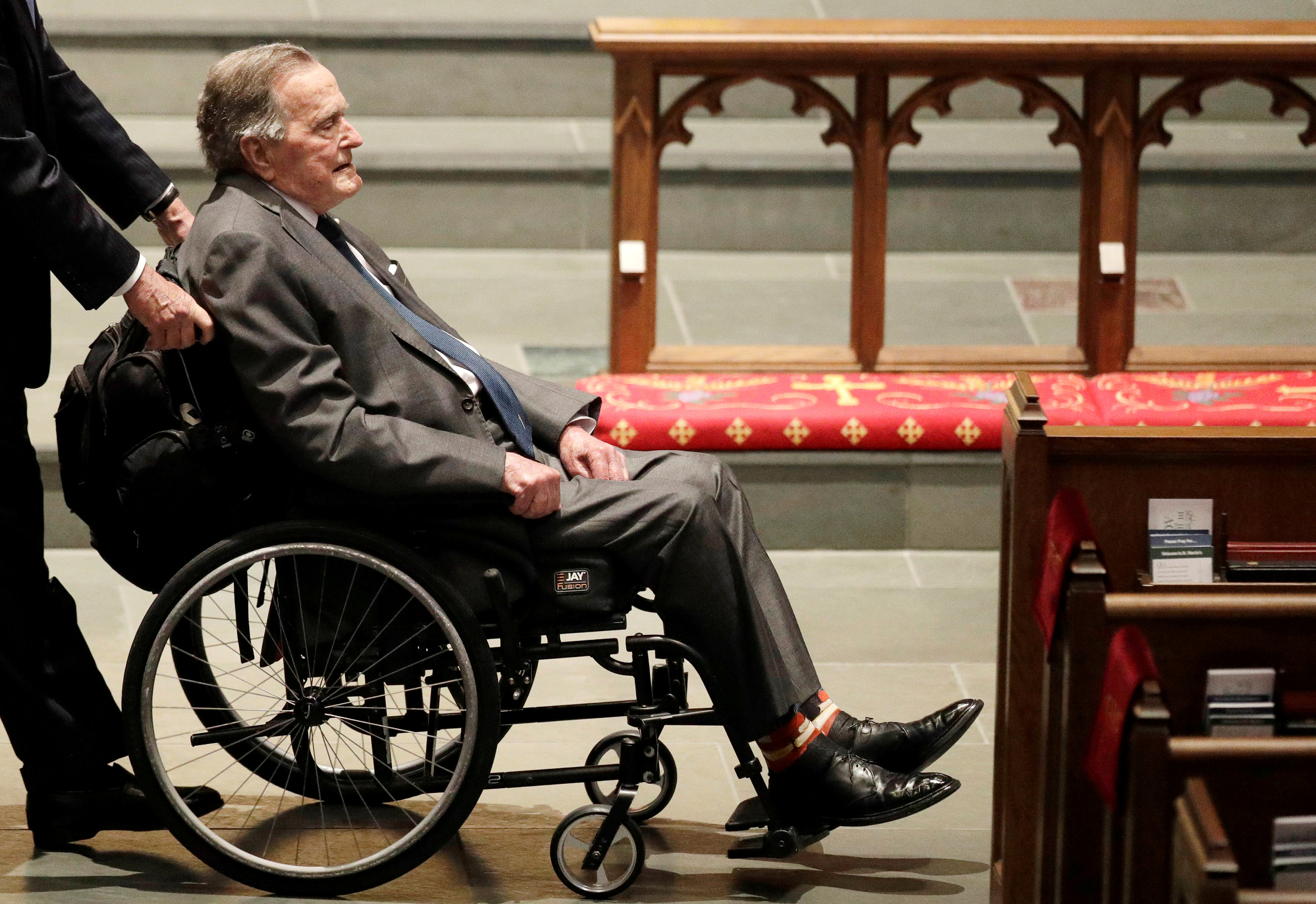 Expresidente de EEUU George Bush hospitalizado tras funeral de su esposa