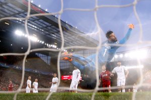 Liverpool hiere 5-2 a la Roma con dobletes de Salah y Firmino