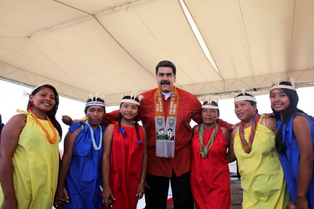 Venezuela's President Nicolas Maduro poses for a photo during a campaign rally in Tucupita, Venezuela April 24, 2018. Miraflores Palace/Handout via REUTERS ATTENTION EDITORS - THIS PICTURE WAS PROVIDED BY A THIRD PARTY