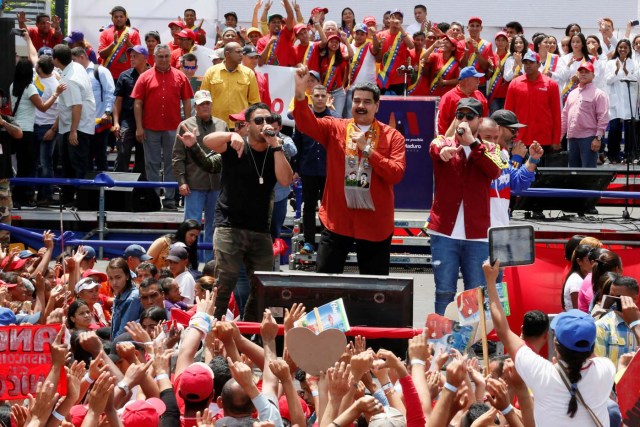 Venezuela's President Nicolas Maduro takes part in a campaign rally in Tucupita, Venezuela April 24, 2018. Miraflores Palace/Handout via REUTERS ATTENTION EDITORS - THIS PICTURE WAS PROVIDED BY A THIRD PARTY