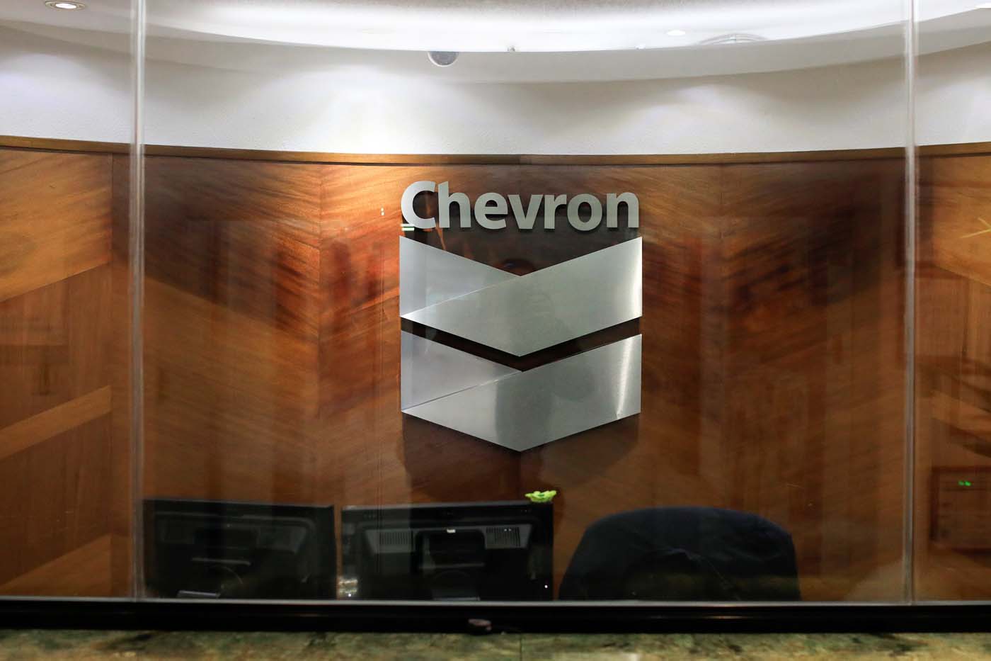 Cargamento petrolero de Chevron queda enredado en sanciones de EEUU a Venezuela