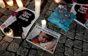 Muere Alfie Evans, un bebé británico en el centro de una batalla legal