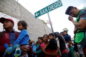 Alcalde de Tijuana declara crisis humanitaria por migrantes refugiados