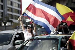 Costarricenses escogen a presidente entre la centroizquierda y un conservador