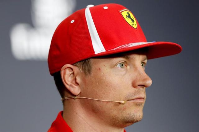 El piloto finlandés de Fórmula Uno Kimi Raikkonen, de la escudería Ferrari, ofrece una rueda de prensa en el circuito de Sakhir en Manama (Baréin) hoy, 5 de abril de 2018. El Gran Premio de Baréin se celebra el próximo 8 de abril de 2018. EFE/ Valdrin Xhemaj