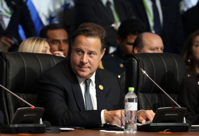 El presidente de Panamá, Juan Carlos Varela, participa en la sesión plenaria de la VIII Cumbre de las Américas hoy, sábado 14 de abril de 2018, en el Centro de Convenciones de Lima (Perú). EFE/Miguel Gutiérrez