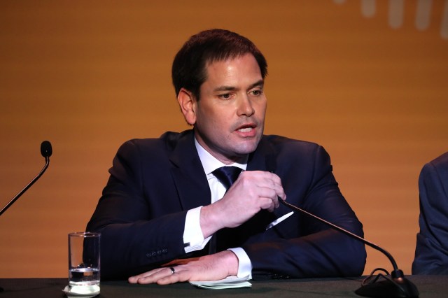 El senador estadounidense Marco Rubio ofrece una rueda de prensa hoy, sábado 14 de abril de 2018, durante la VIII Cumbre de las Américas, en Lima (Perú). EFE/Miguel Gutiérrez