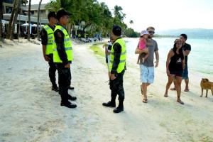 Filipinas cierra la paradisíaca isla de Boracay por contaminación (Fotos)