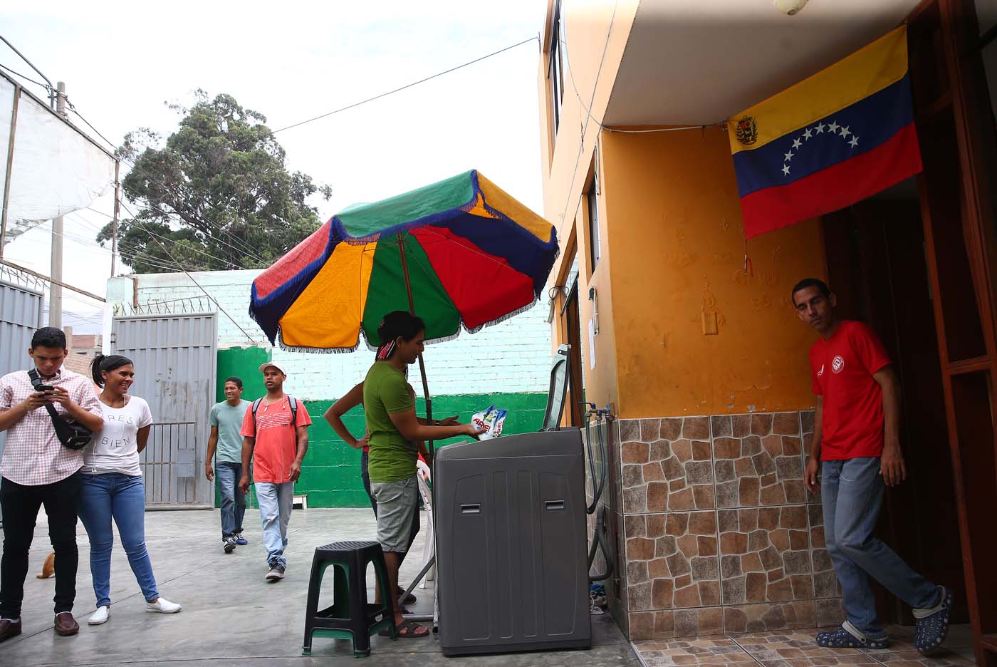 Perú entregará permiso provisional de trabajo a venezolanos