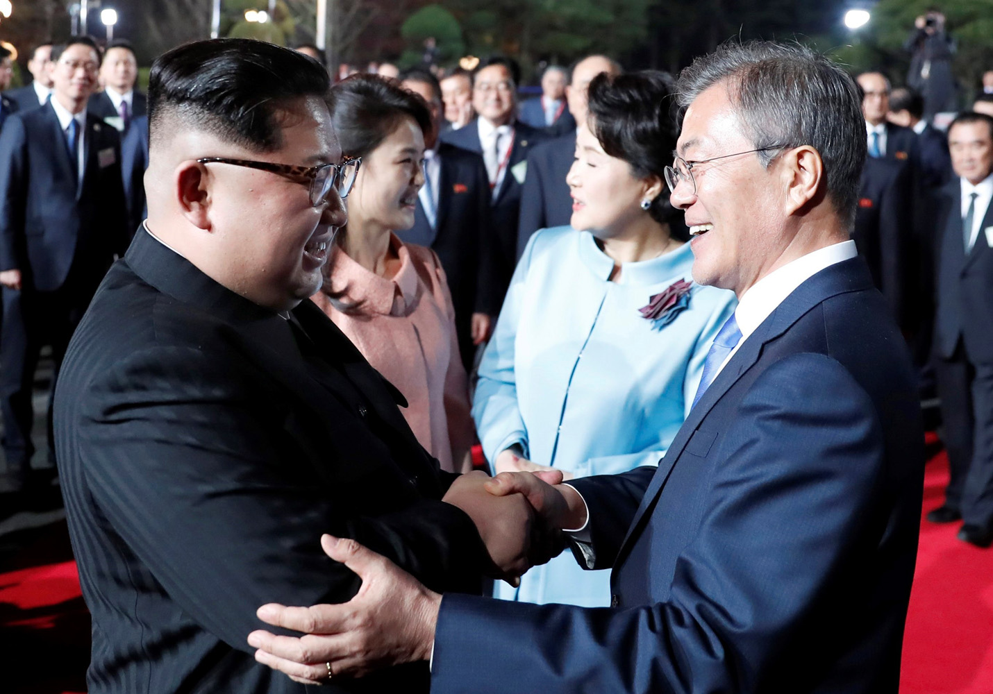 Mandatarios de las dos Coreas están dispuestos a reunirse con frecuencia, según agencia Kcna