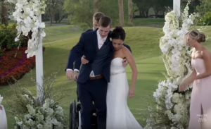 VIRAL: Este jugador de fútbol americano caminó en su boda tras vivir siete años parapléjico (video)