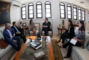Luis Florido se reúne con vicepresidenta de Panamá para tratar asuntos diplomáticos