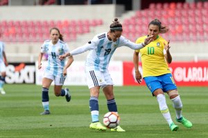 Machismo frena avance del fútbol femenino en Sudamérica, lamentan sus jugadoras