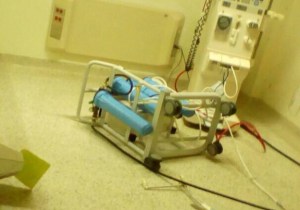 Hombre causó destrozos en el hospital JM de Los Ríos tras conocer la muerte de su hijo