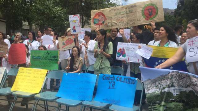 Foto: El gremio de la salud en el Pediátrico El Algodonal manifestó por la crisis humanitaria /  Steffany Carvajal - LaPatilla.com