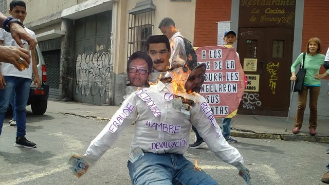 En Caracas quemaron al hambreador Judas Maduro Farías Reverol de Lucena (4)