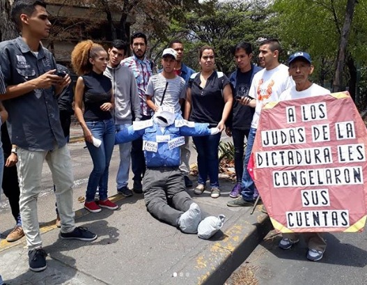 Como es tradición el domingo de Resurrección se quema a judas como símbolo de traición a Jesucristo, en esta ocasión la Juventud Venezolana en las inmediaciones de la Universidad Central de Venezuela en la Parroquia Universitaria