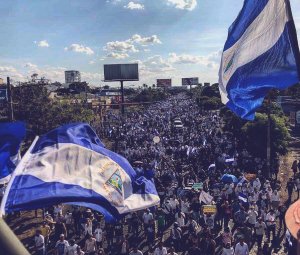 Multitudinaria marcha aumenta la presión contra el presidente de Nicaragua