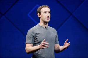 El VIDEO de Mark Zuckerberg que desató burlas en internet por surfear con la bandera de EEUU