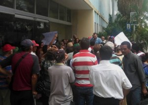 Protesta en la alcaldía de Maracaibo por altos costos de las Clap #27Abr (fotos)