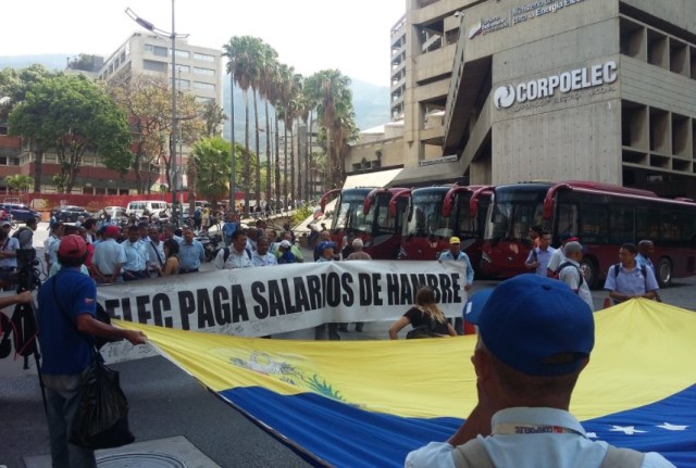 Protesta de trabajadores de Corpoelec en Caracas // Foto @UcvMiguelangel