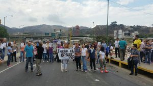 Vecinos de Montalbán protestan por vertedero de basura en la zona (Fotos y video)