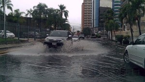 Protección civil activa sistema de gestión de riesgos en Lara ante paso de onda tropical