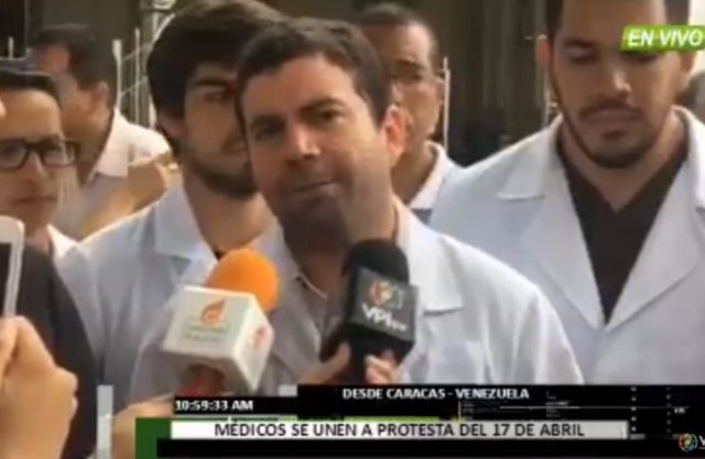 Médicos del Hospital Vargas en Caracas, protestan por falta de insumos médicos y salarios justos // Foto captura tv