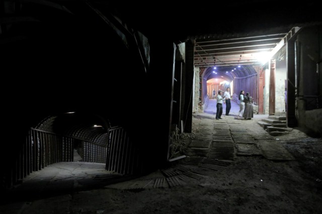 Vista de varios túneles subterráneos en la localidad de Duma, en Siria.EFE