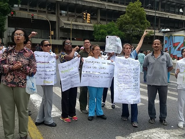 Foto: Cerrada la avenida Panteón por la protesta nacional del sector salud  / Cortesía 