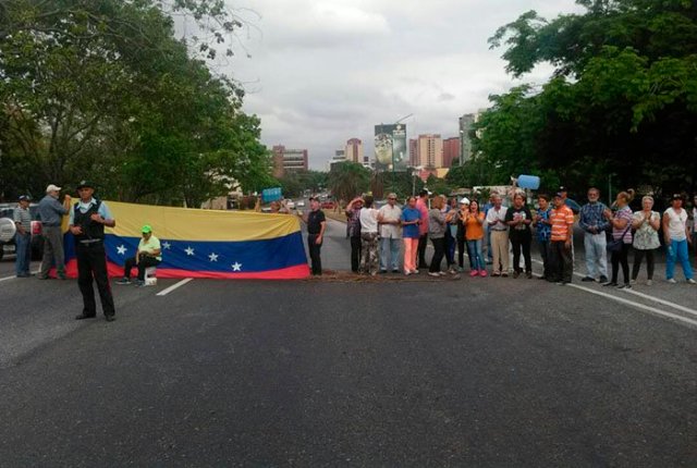 Foto: Hidrolara no cumplió y vecinos siguen protestando en Barquisimeto / El Impulso