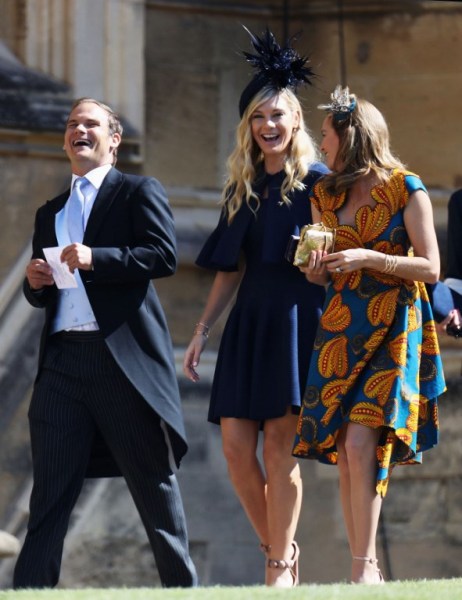  Chelsy Davy (C) llega para la ceremonia de boda del príncipe Harry, Duque de Sussex y la actriz estadounidense Meghan Markle en la Capilla de San Jorge, en el Castillo de Windsor, en Windsor, el 19 de mayo de 2018. / AFP PHOTO / POOL / Chris Jackson