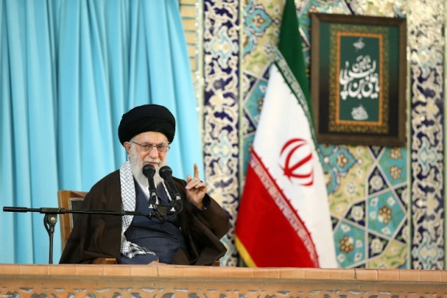 El líder supremo iraní, el ayatolá Ali Jameneí, pronuncia un discurso en Mashad, Irán, 21 de marzo de 2018. Leader.ir/Handout via REUTERS