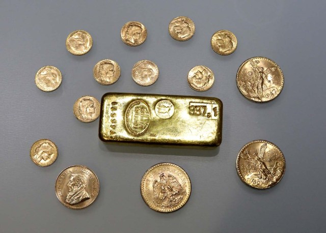 FILE PHOTO: A gold ingot and gold coins are seen in this illustration picture taken November 17, 2017. REUTERS/Eric Gaillard/File Photo