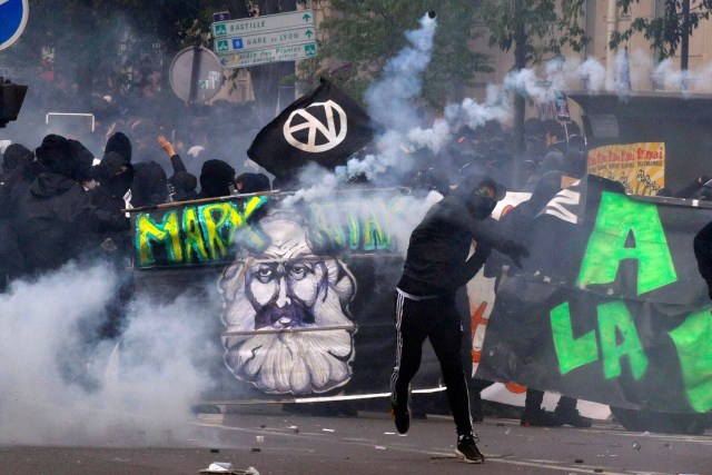 En la imagen, protestas en París, el 1 de mayo de 2018. REUTERS/Philippe Wojazer