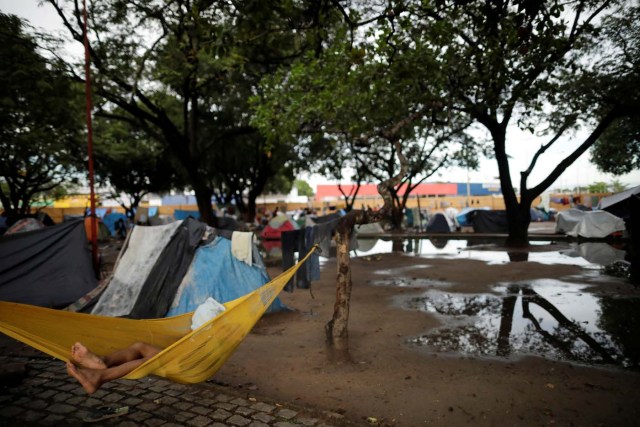 Venezuelan migrants are seen in a makeshift camp at Simon Bolivar square in Boa Vista, Brazil May 3, 2018. Picture taken May 3, 2018. REUTERS/Ueslei Marcelino