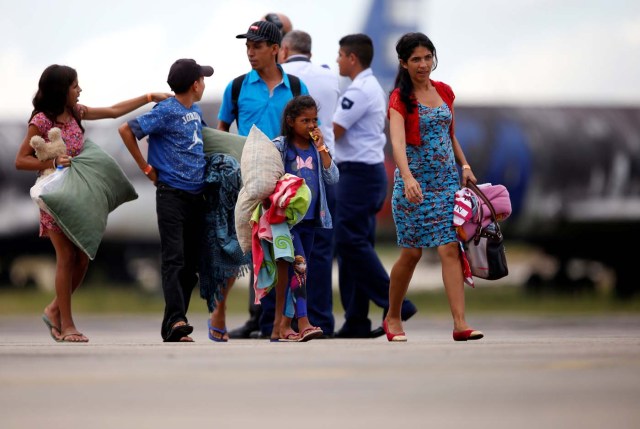 Venezuelan refugees arrive at the Eduardo Gomes International airport in Manaus, Brazil May 4, 2018. REUTERS/Bruno Kelly