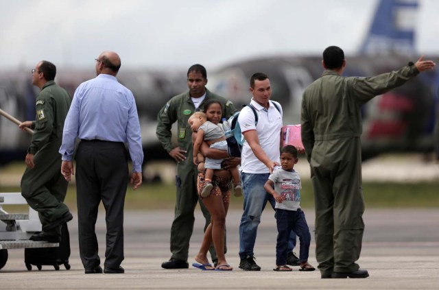 Venezuelan refugees arrive at the Eduardo Gomes International airport in Manaus, Brazil May 4, 2018. REUTERS/Bruno Kelly