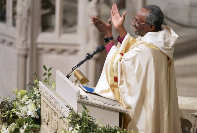 FILE PHOTO: The Reverend Michael Bruce Curry applauds as he begins his sermon after his Installation ceremony, at the Washington National Cathedral, in Washington, November 1, 2015. Curry becomes the first African-American Episcopal presiding bishop, after previously serving as Bishop of North Carolina.               REUTERS/Mike Theiler/File Photo