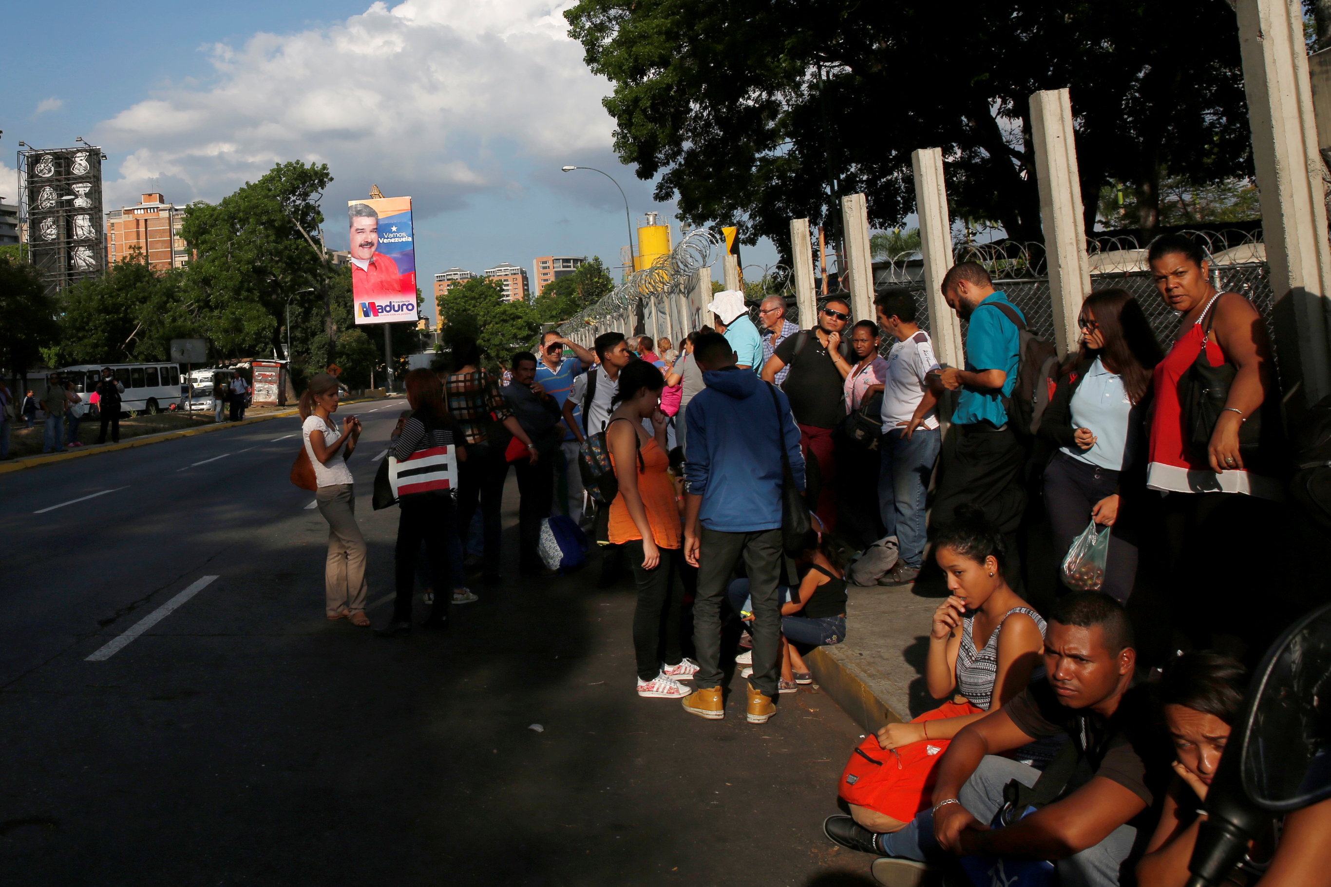 La crisis liquida la campaña electoral más triste de la historia de Venezuela
