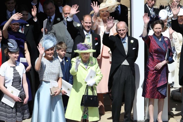 Queen Elizabeth II and other members of the royal family wave after the wedding of Prince Harry and Meghan Markle at St George's Chapel in Windsor Castle in Windsor, Britain, May 19, 2018. Andrew Milligan/Pool via REUTERS