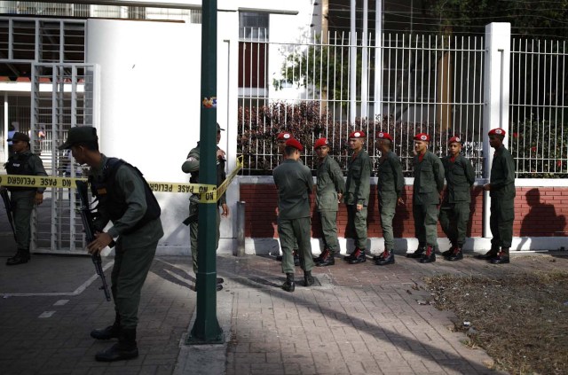Venezuelan soldiers wait in line to vote at a polling station during the presidential election in Caracas, Venezuela, May 20, 2018. REUTERS/Carlos Garcia Rawlins