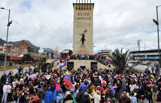 Venezuelan citizens living in Colombia protest against the presidential elections in Venezuela, in Bogota, Colombia May 20, 2018. REUTERS/Carlos Julio Martinez