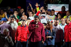 Los factores que evitan el naufragio de Maduro